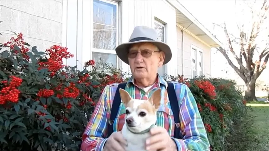 80-jarige opa bouwt hondentrein om zijn honden mee op avontuur te nemen 2