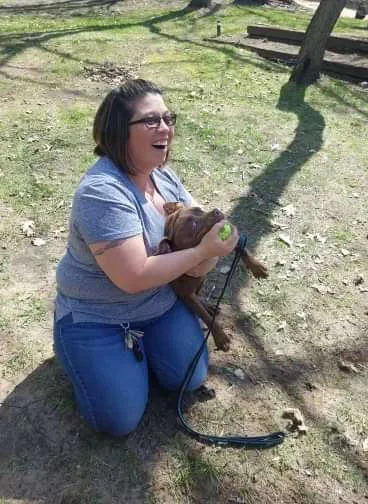 Vrijwilliger rijdt 2000 km om verloren pup terug te brengen en ontdekt dat eigenaar haar niet wil 8